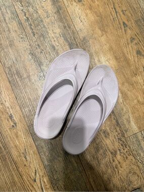 Oofos Flip Flops Pink